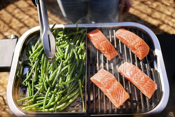 Weber Elektrogrill Lumin mit Stand Black